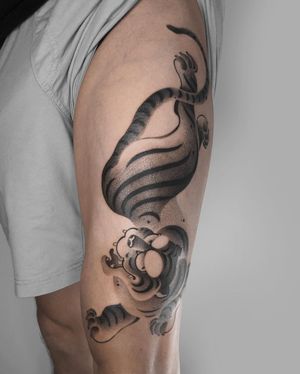 Get a fierce and intricate tiger tattoo on your upper leg in dotwork and illustrative Japanese style by FKM TATTOO.
