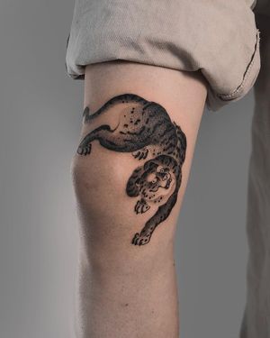 Experience the power of the tiger with this stunning blackwork illustration by FKM TATTOO.