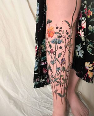 Floral leg detail 