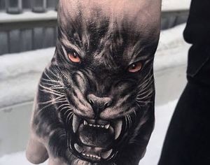 Tiger hand tatto