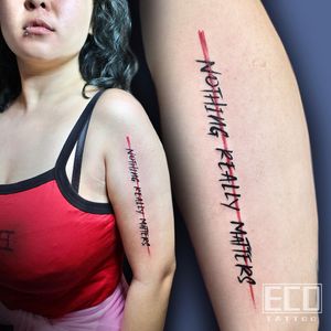 Small lettering upper arm tattoo featuring a motivating quote by Lin Feng.