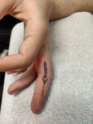 Experience the beauty of micro-realistic lavender flowers in this stunning floral tattoo by talented artist Mary Shalla.