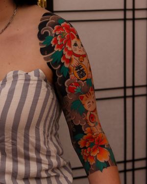Lucky cat and peonies sleeve