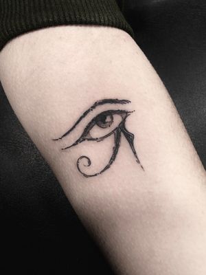 Get a stunning neo-traditional eye tattoo on your forearm by the talented artist Victor Martin. Stand out with this unique design!