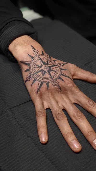 Explore new directions with this intricate black and gray compass tattoo by Luca Salzano. A modern twist on a classic design.