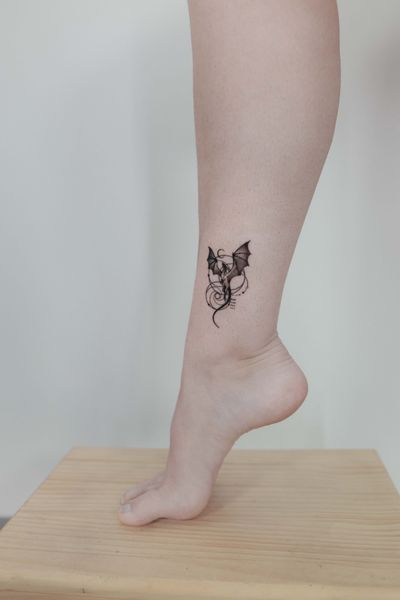 50 Striking Chest Tattoo Designs for Women