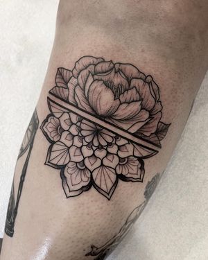 Exquisite black and gray tattoo featuring a stunning peony flower and intricately detailed mandala design by Federico Colantoni.