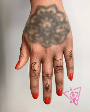Hand-Poked Finger Tattoos by Pokeyhontas at KTREW Tattoo - Birmingham UK