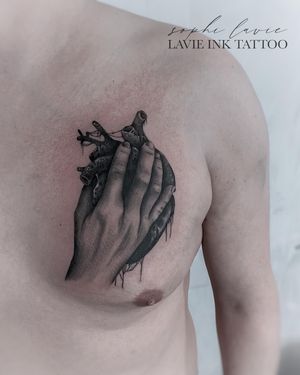 B&G Hand with heart Realism