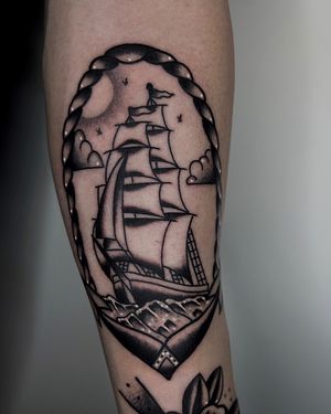 • Sailing ship •
Classic traditional theme completed by our resident @nicole__tattoo 
Books/info in our Bio: @southgatetattoo 
•
•
•
#sailingshiptattoo #londontattoostudio #southgatepiercing #sgtattoo #southgatetattoo