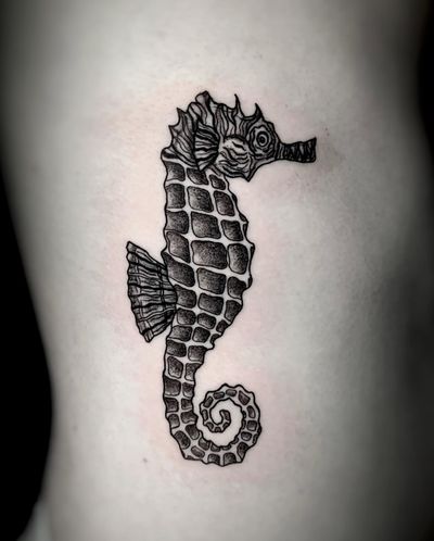 Seahorse. #seahorse #seahorsetattoo #seahorsetattoos #tattoo #tattoos #tattooflash #flashtattoo #dotwork #dotworktattoo 