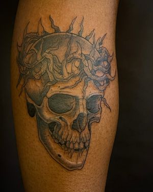 Get inked with this illustrative tattoo featuring a skull, crown, and thorns, beautifully designed by Kat Jennings.