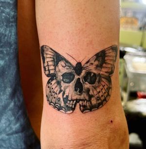 Small Tattoo, Dead Moth Tattoo
#deadmothtattoo, #skulltattoo, #butterflytattoo