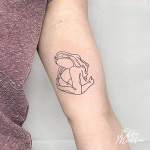 Celebrate the bond between mother and daughter with this exquisite fine line tattoo by Chloe Mickham, featuring a beautiful single line motif.