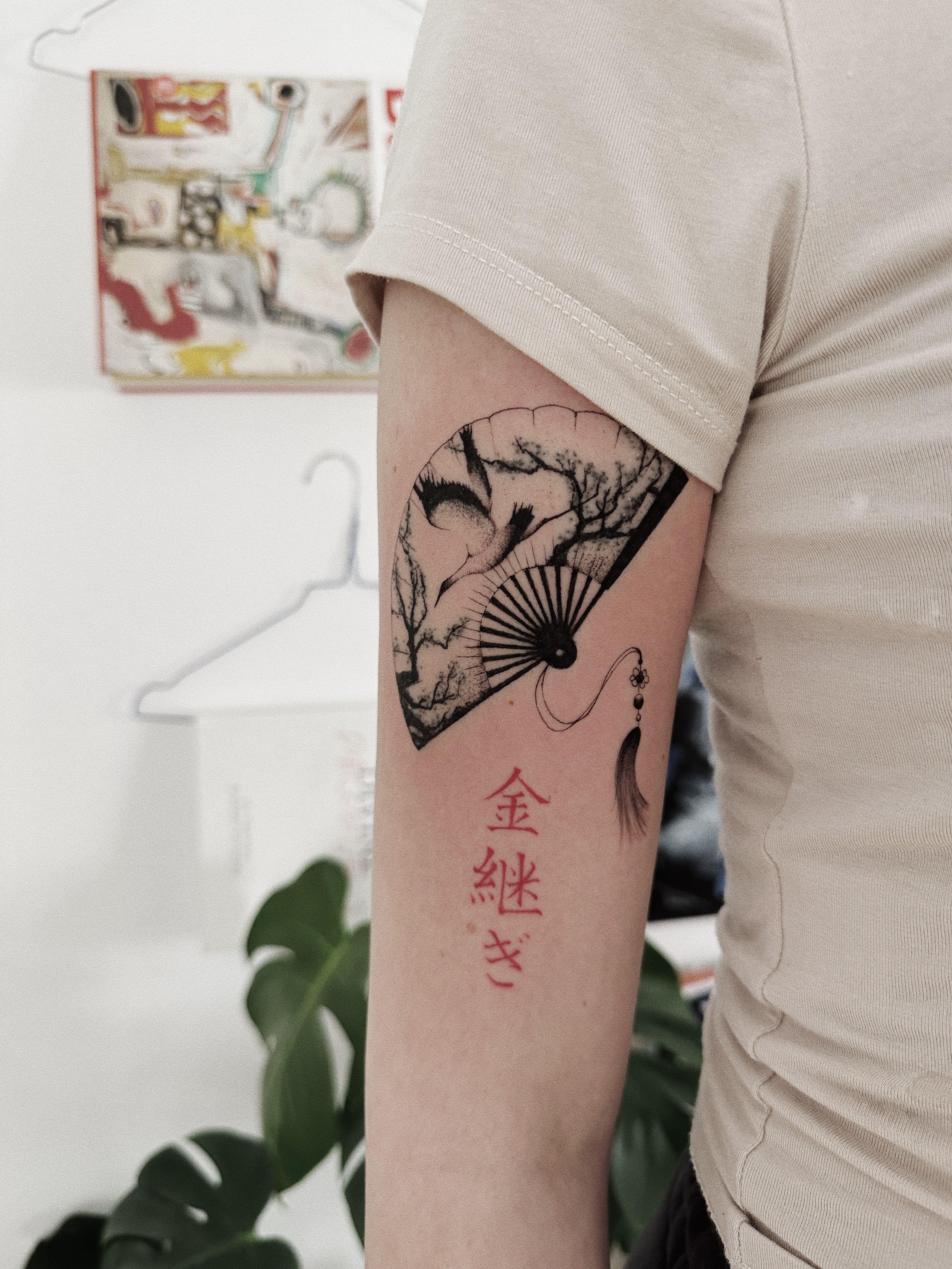 Share more than 77 hand fan tattoo best  incdgdbentre