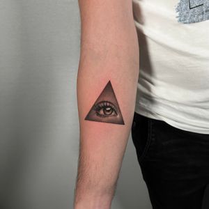 EYE Tattoo by Jaris Ink
https://jarisink.com/