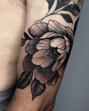 • Peony • 
Part of the ongoing blackwork floral sleeve for Michael by our resident artist @nsmactattoos 
Books/info in our Bio: @southgatetattoo 
•
•
•
#peonytattoo #fullsleevetattoo #blackwork #southgatetattoo #sgtattoo #londontattoostudio 