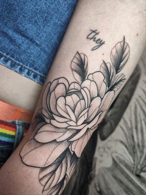 Experience the bold beauty of blackwork with this stunning flower design by artist Mary Shalla.