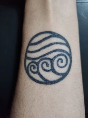 Water trivet symbol from Avatar: The Last Air Bender Done in Mar del Plata, Argentina #water #waterTribe #Atla #finelinestattoo #black