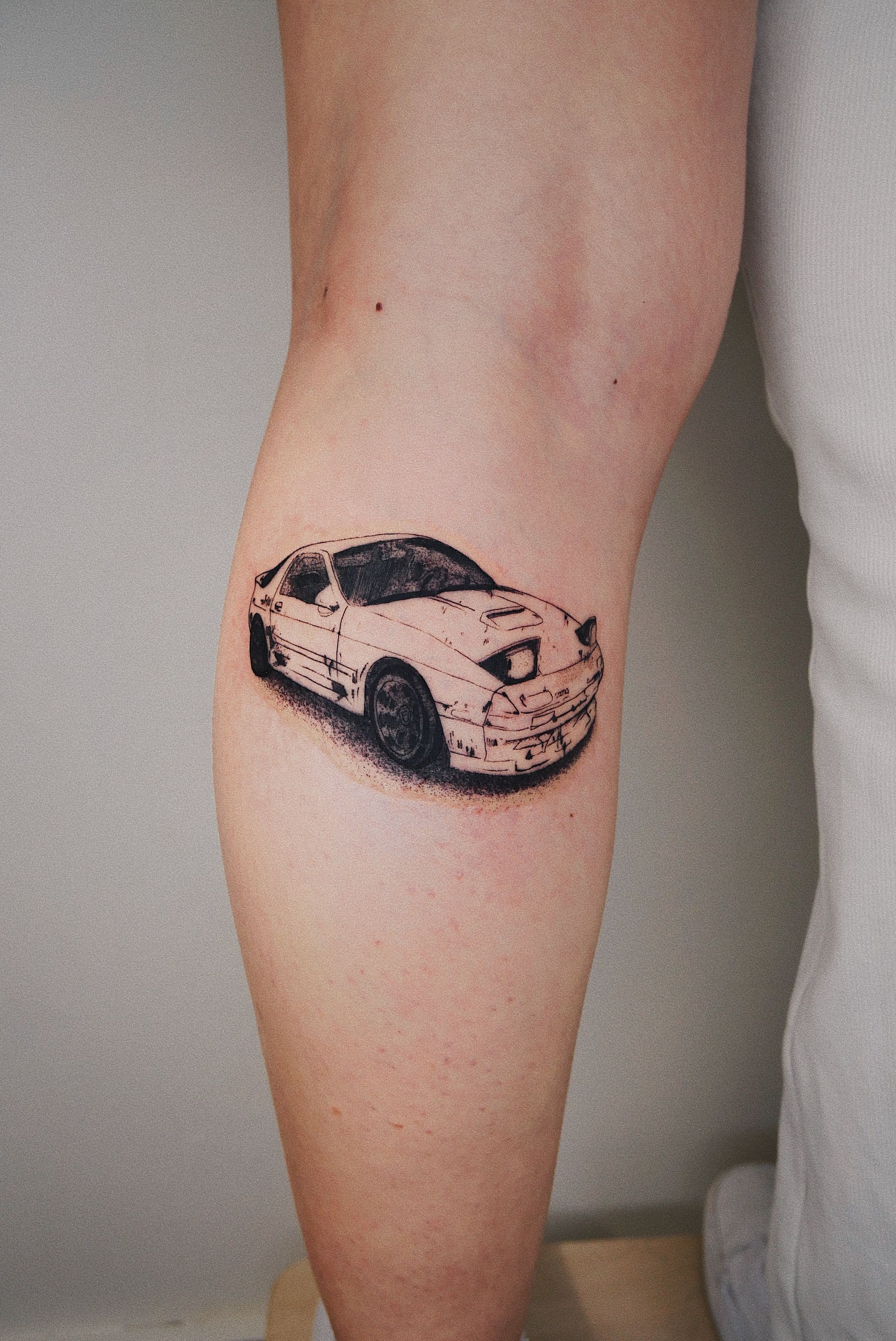 Emma Chamberlains Vintage Car  Emma Chamberlains Collection of Tiny  Tattoos Is Very Her  POPSUGAR Beauty Photo 7