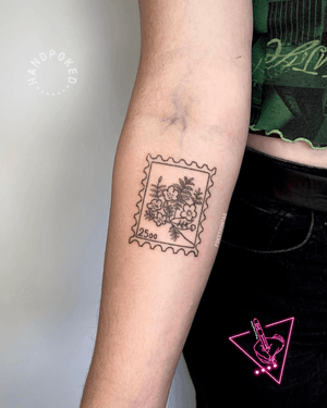 Hand-Poked Floral Tattoo Stamp by Pokeyhontas at KTREW Tattoo - Birmingham UK
#handpoke #stickandpoke #stamptattoo #tattoo #forearmtattoo #handpoked #stickandpoketattoo
