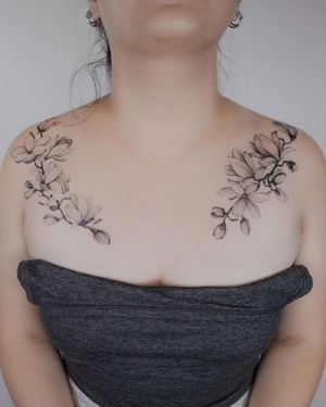 A delicate and intricate floral design by El Bernardes, beautifully placed on the chest. Perfect for those looking for a stylish and elegant tattoo.