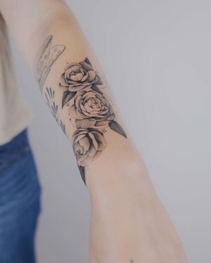 Express your love for peonies with this delicate and elegant floral tattoo by renowned artist El Bernardes, perfect for your lower arm. Get yours today!