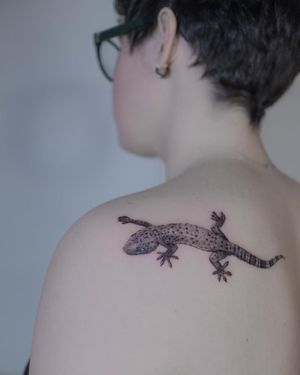 Get a stunning micro-realism salamander tattoo by El Bernardes on your shoulder for a unique and detailed design.