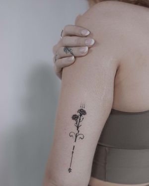 Elegant fine line design by El Bernardes featuring a beautiful geometric flower motif on the upper arm.