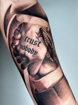 • Trust Nobody • 
Custom piece by our resident @cat_vaska116 
Books/info in our Bio: @southgatetattoo 
•
•
•
#trustnobody #snaketattoos #snaketattoo #southgate #london #southgatetattoo #northlondon #amazingink #londontattoo #londonink #southgatepiercing #enfield #sgtattoo #realistictattoo #northlondontattoo #blackworktattoo #blackwork #finelinetattoo #londontattoostudio #southgateink #tattooideas