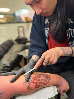 Tebori tattooing by Horitsubaki while guesting at Cult Classic Tattoo