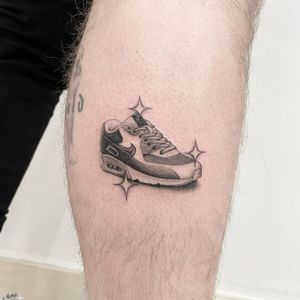 Capture the iconic Nike sneaker in stunning detail on your upper leg. Expertly done by Martin Rosenberg.