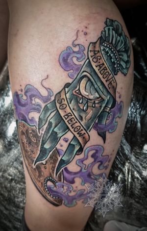 Ouija planchette tattoo with spooky hand in #neotrad by Dunkan Nober @alordinwinterart Nober.dunkan1888@yahoo.com #neotraditional #gothistattoo #illustrativetattoo #halloween #ouijatattoo #eyetattoo #handtattoo #alordinwinterart