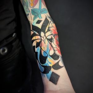 Get an intricate tribal pattern tattooed on your forearm by the talented artist Chun Lee. Embrace the bold blackwork style for a unique and striking look.