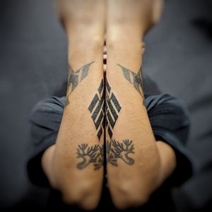 Get a bold tribal pattern tattooed on your forearm by the talented artist Chun Lee for a fierce and unique look.