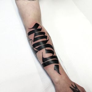 Adorn your forearm with a stunning blackwork pattern and personalized name tattoo by renowned artist Chun Lee.