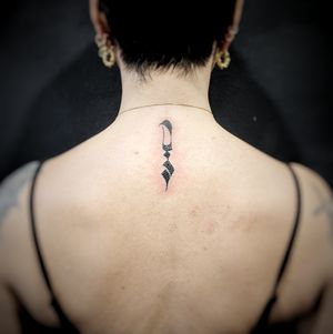 Experience the artistry of Chun Lee with this stunning tribal motif tattoo on your upper back.