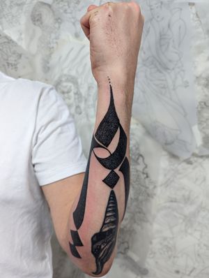 Adorn your forearm with Chun Lee's striking and symbolic pattern tattoo in bold blackwork style.