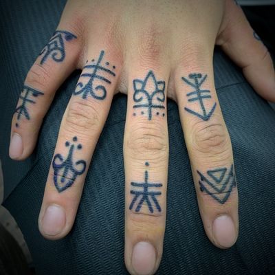 Some Ornamental finger tats, these patterns have no meaning purely decoration. #Ornamental #Tribal