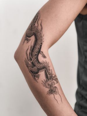 Experience the power and beauty of a traditional Japanese dragon tattoo by Federico Tronconi, expertly crafted on your arm.