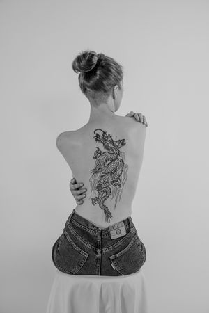Get mesmerized by this jaw-dropping Japanese dragon tattoo on your back, expertly crafted by the talented Federico Tronconi.