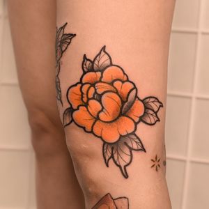 Elegant neo traditional design featuring intricate flowers and leaves on upper leg. Let Jacky Yang's artistry bloom on your skin!