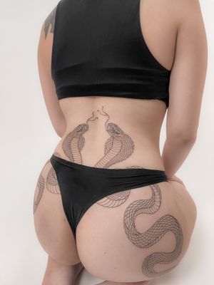 Elegant Japanese snake tattoo on the back by renowned artist Federico Tronconi. Bold colors and intricate details bring this design to life.