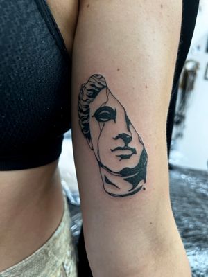 Blackwork Tattoo By Claudia Fedorovici ascetictattoo@gmail.com 
#blackworktattoo #smalltattoo #finelinetattoo #claudiafedorovici #finelinetattooartist #tattooartistsamsterdam 