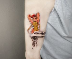 Get a vibrant new school anime Cammy tattoo on your upper arm in Berlin for a unique and bold look!
