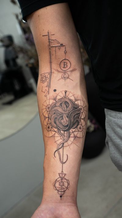 Bold blackwork design featuring a geometric snake motif on the forearm, perfect for tattoo lovers in Berlin, DE.