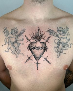Experience the intricate beauty of micro-realism by Joshua Williams with this stunning sacred heart tattoo.