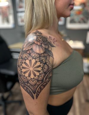 Done by @marianadomenes at Family Business Tattoo SAN Diego  .Floral and mandala sleeve in progress. 