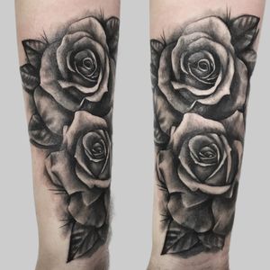 Nice start to this forearm sleeve with a couple of #realistic #roses