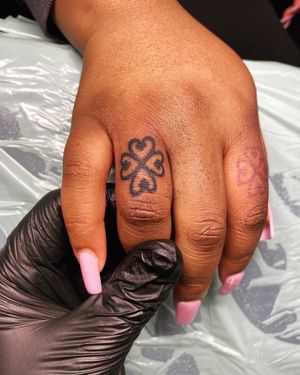 Adorn your finger with a stunning ornamental pattern created by tattoo artist Frankie Brown.